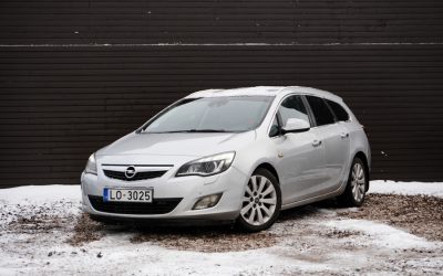 Opel Astra 2011. gada