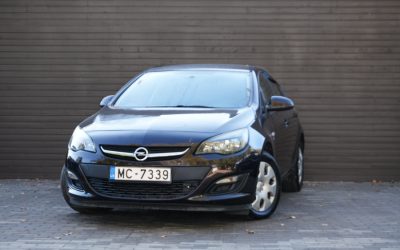 Opel Astra 2012. gada