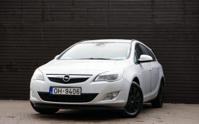 Opel Astra 2011.gada