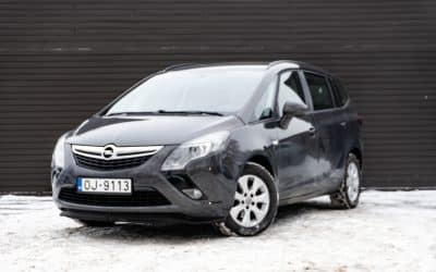 Opel Zafira 2013. gada