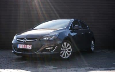 Opel Astra 2012. gada