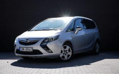 Opel Zafira 2012. gada