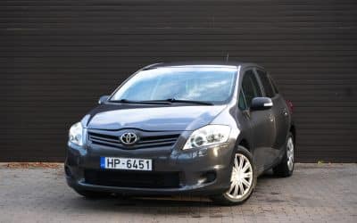 Toyota Auris 2011. gada